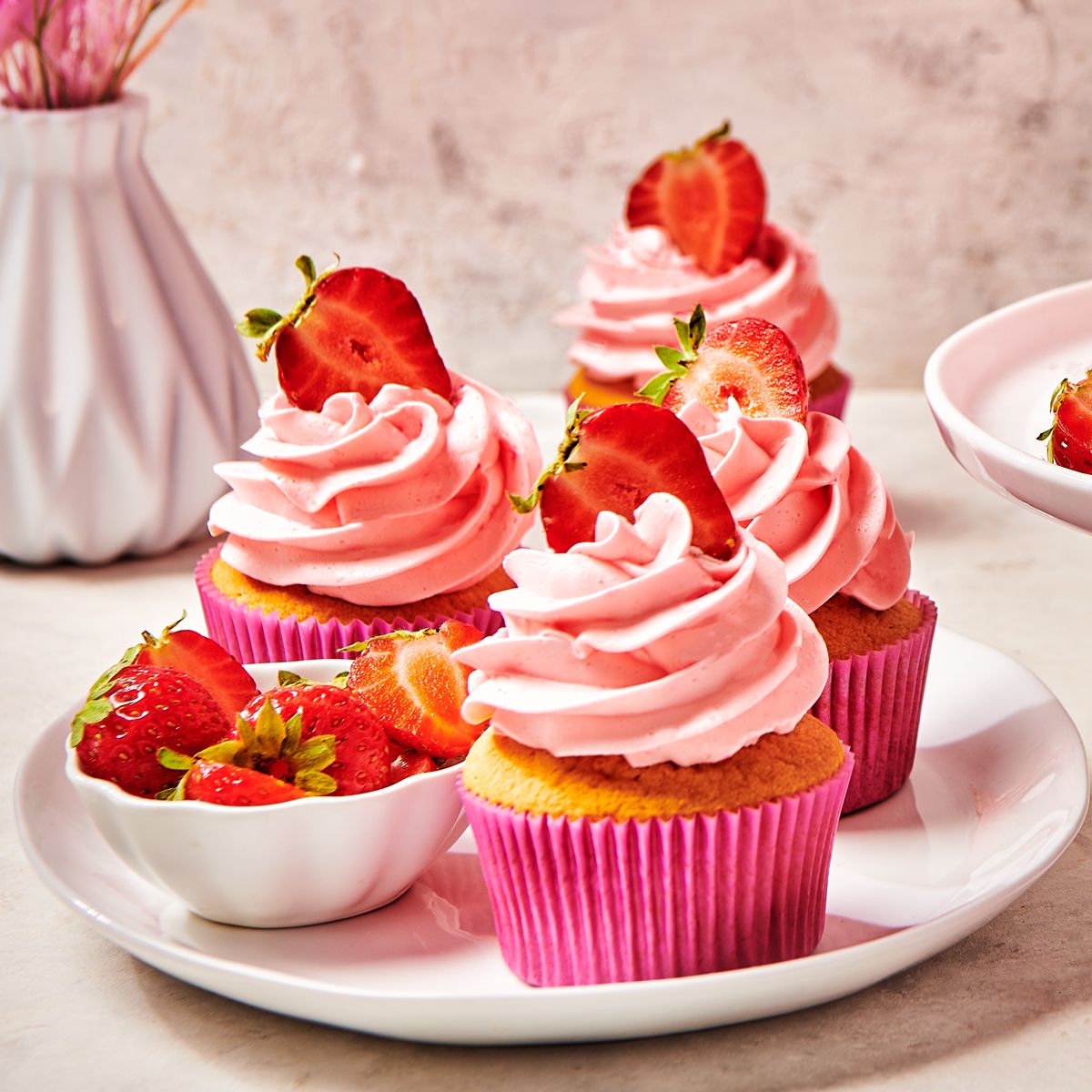 15467-funcakes-enchanted_cream-erdbeere-tortencreme-strawberry-900g-F11245_4