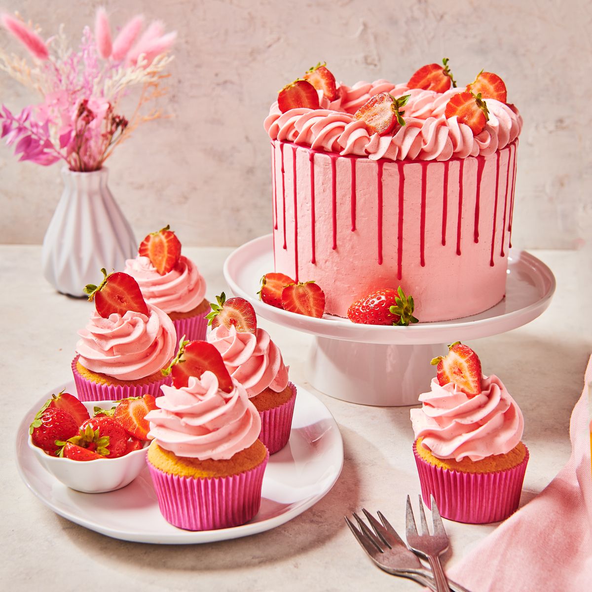 15466-funcakes-enchanted_cream-erdbeere-tortencreme-strawberry-F11240_2